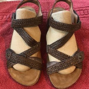 TAOS Sandals, Trulie, brown, women’s size 5.5